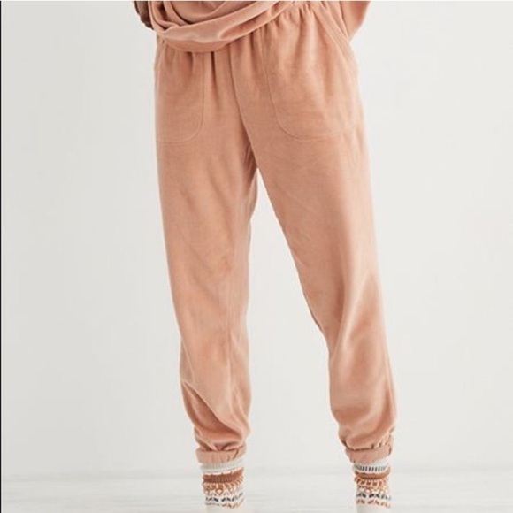 Aerie Velvet Velour Jogger Sweatpants Apricot Medium - Picture 1 of 5